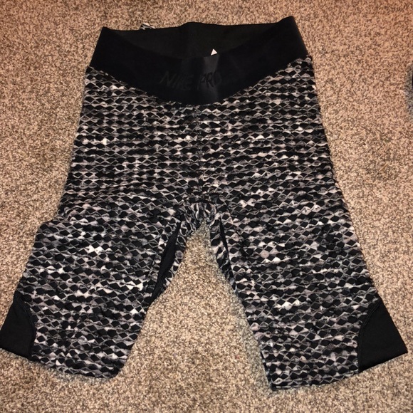 Nike Women’s Pro Hyperwarm Training Tights - Picture 2 of 5